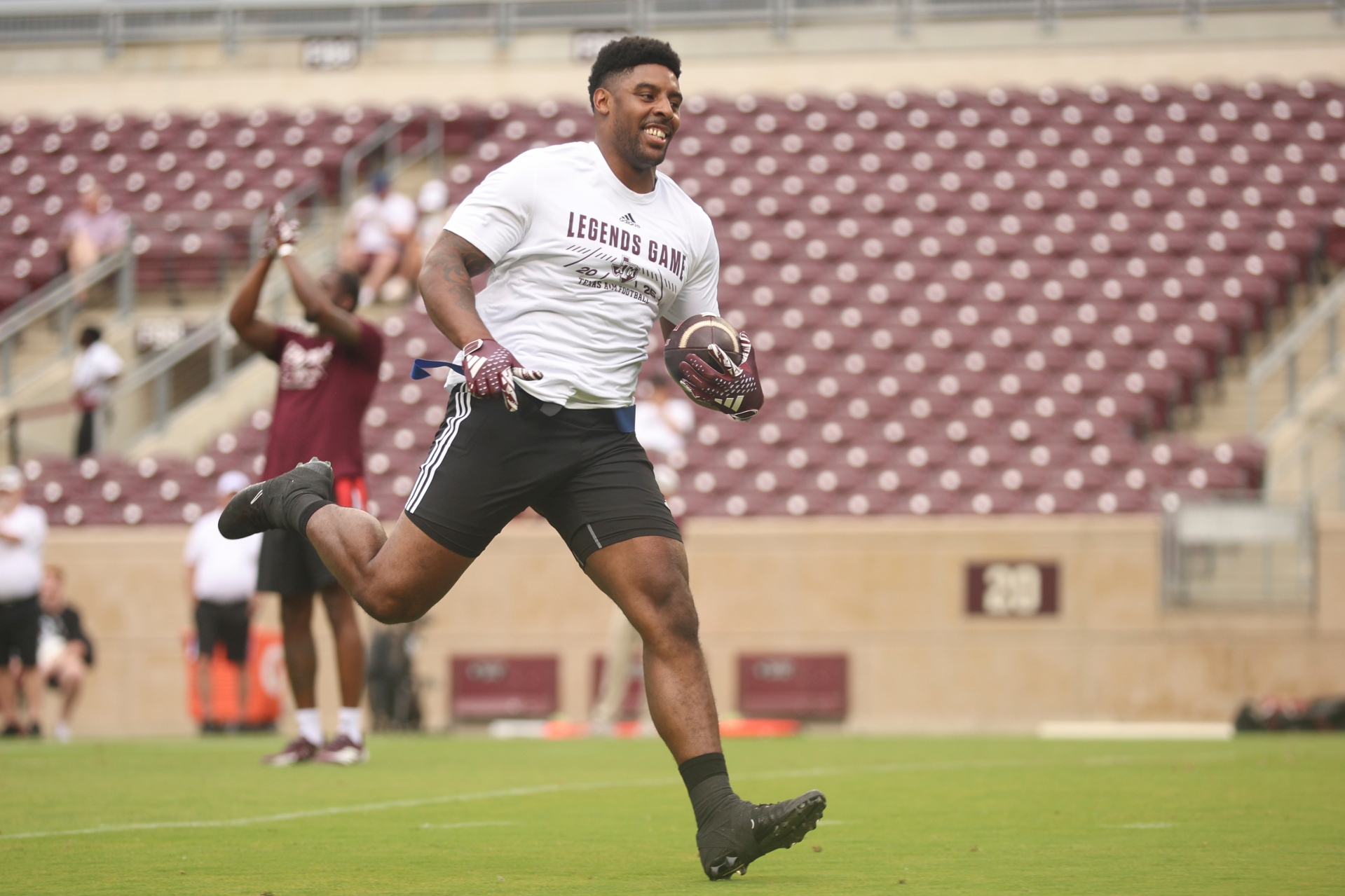 20250419_FB_GAME_MAROON_WHITE__MR_0083.jpg