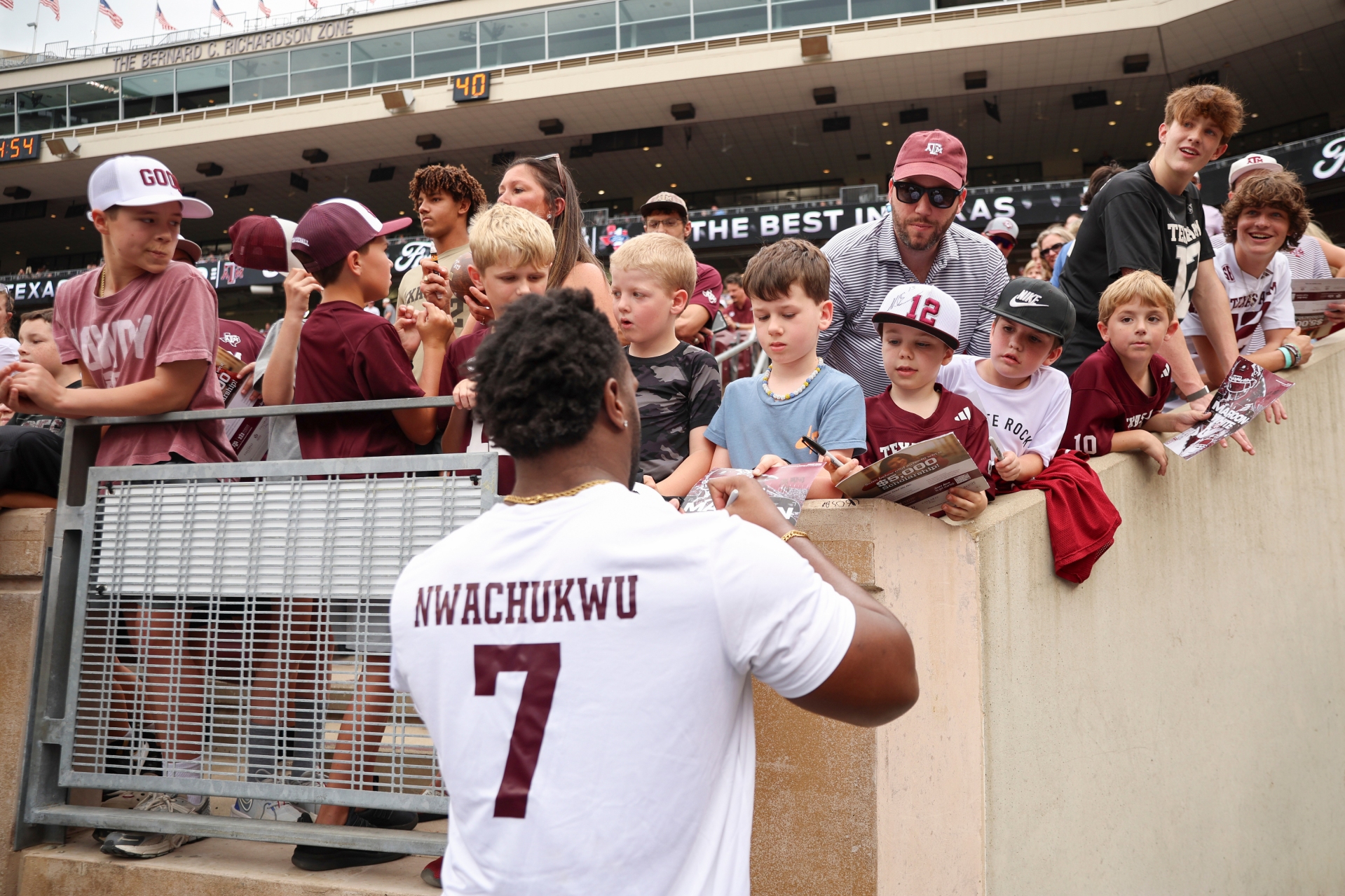 20250419_FB_GAME_MAROON_WHITE__MR_0087.jpg
